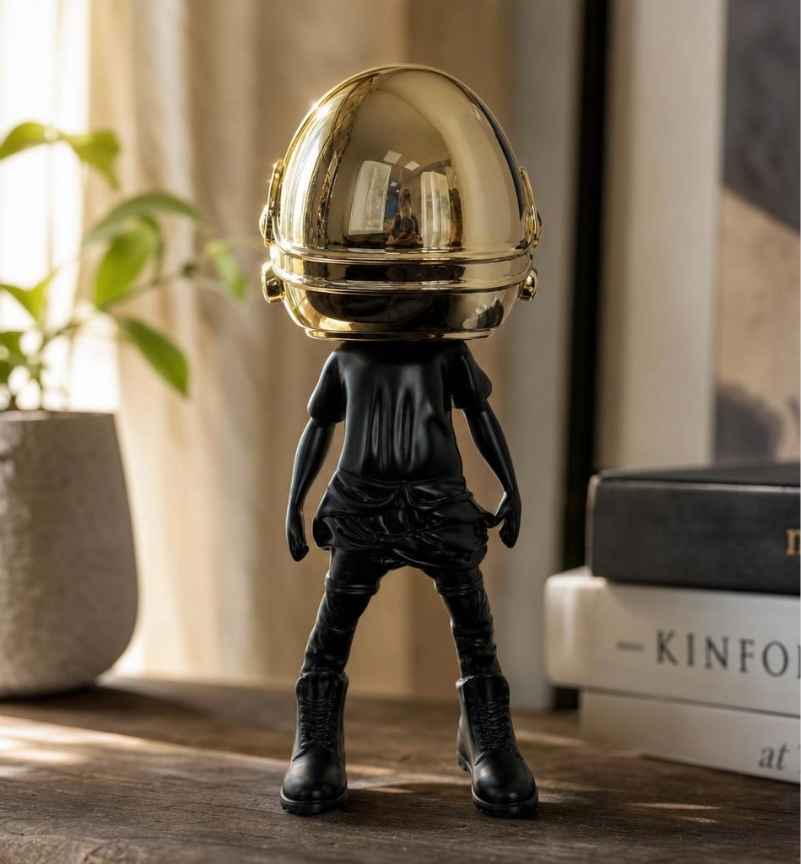 RNG1553 Golden Helmet Decorative Sculpture - Image 1